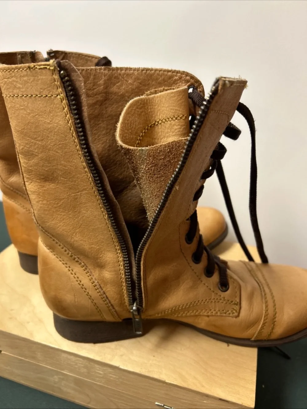 Zigi Soho Combat Boots Women's 9 Punisher Tan Leather Zip Lace Up Festival - Picture 9 of 12